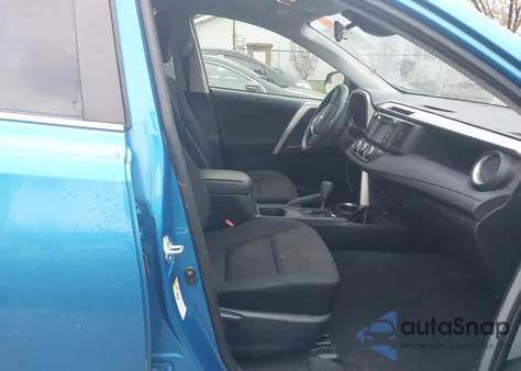 2018 Toyota Rav4 Le z USA, uszkodzony, nr VIN JTMBFREV3JJ724812